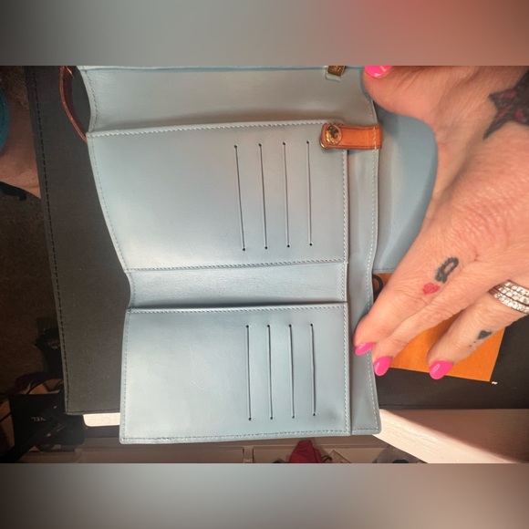 Authentic Louis Vuitton Vernis Crossbody - Picture 11 of 17